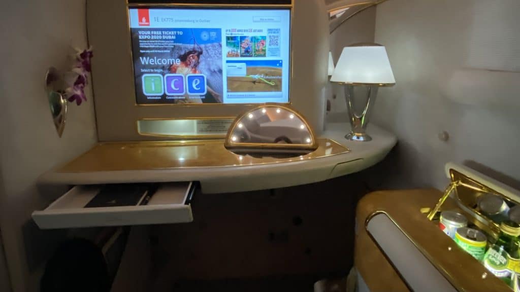 Emirates First Class 4106 2