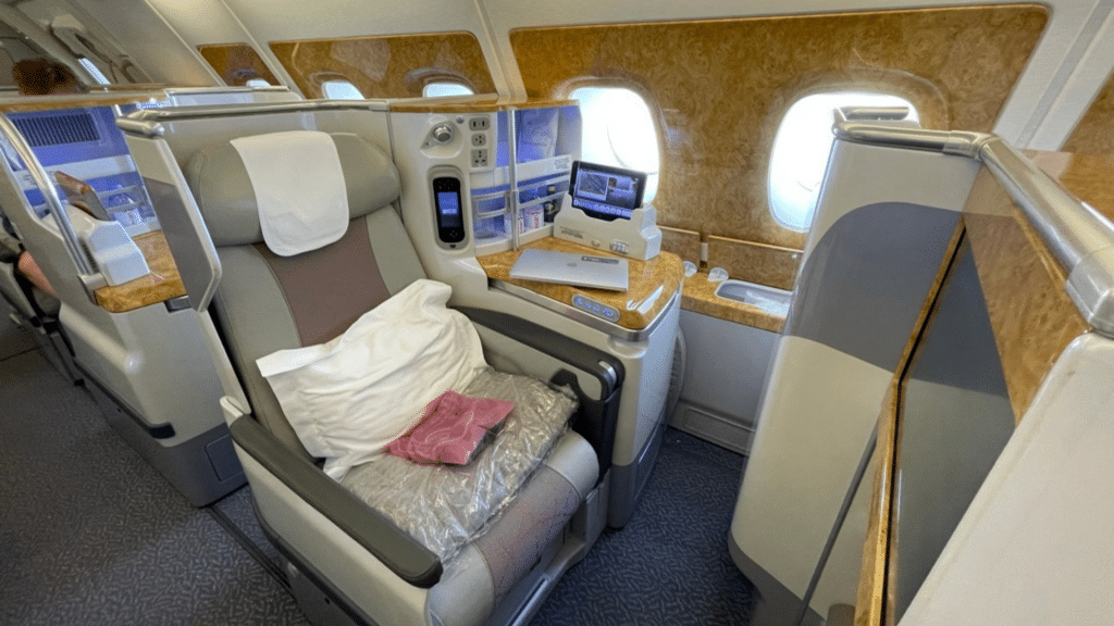 Emirates Business Class Airbus A380 Dubai Sitzplatz