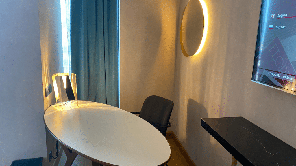 Le Meridien Batumi Zimmer Schreibtisch