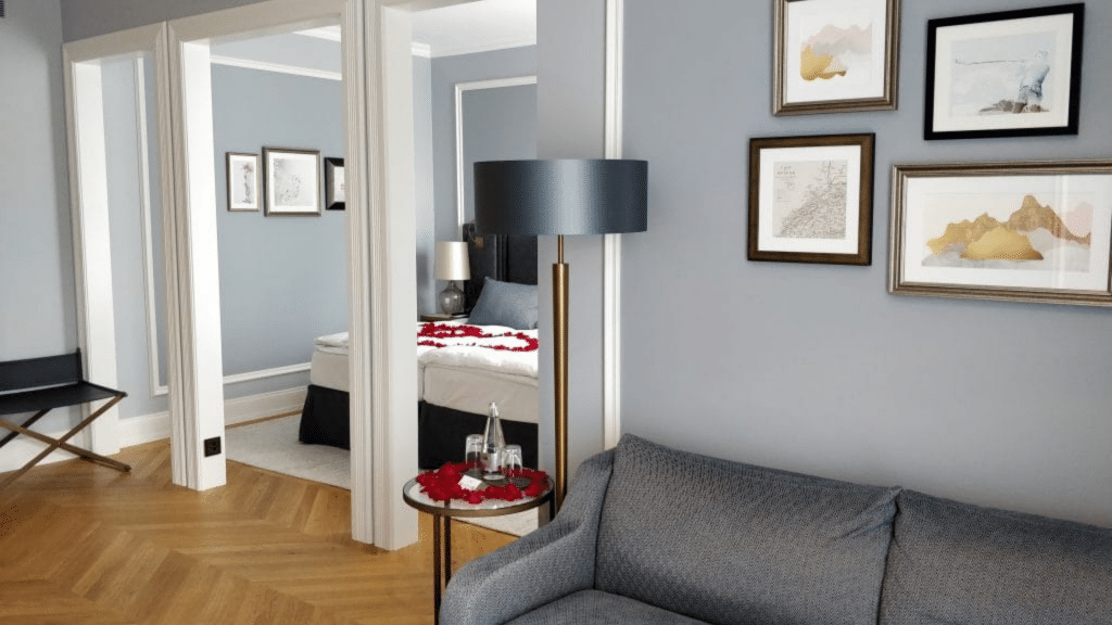 Victoria Jungfrau Grandhotel Interlaken Deluxe Junior Suite Wohnzimmer Mit Blick Auf Schlafzimmer