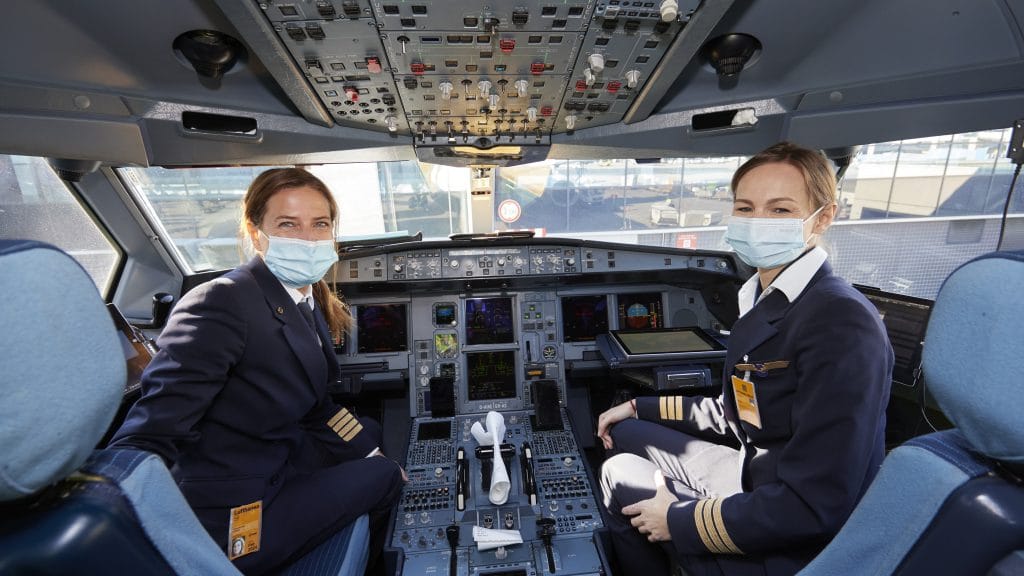 Lufthansa Crew Cockpit Pilot