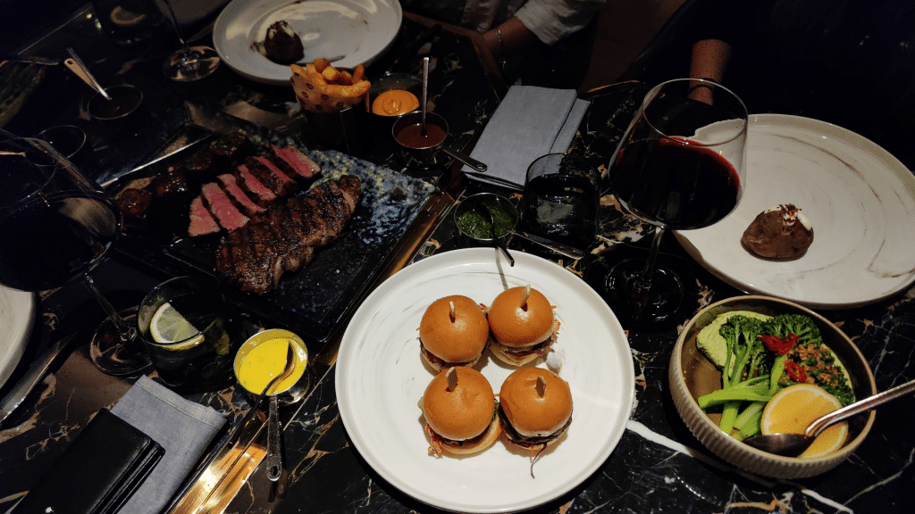 Abendessen Im Bull Bear Waldorf Astoria Dubai DIFC 