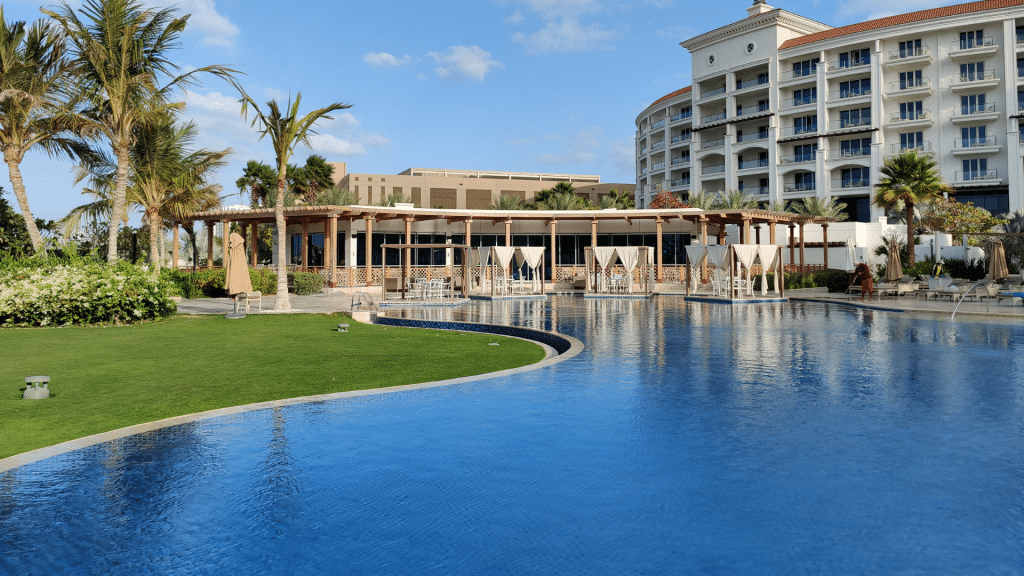 Außenpool Mit Liegebereich Im Waldorf Astoria Dubai Palm Jumeirah 