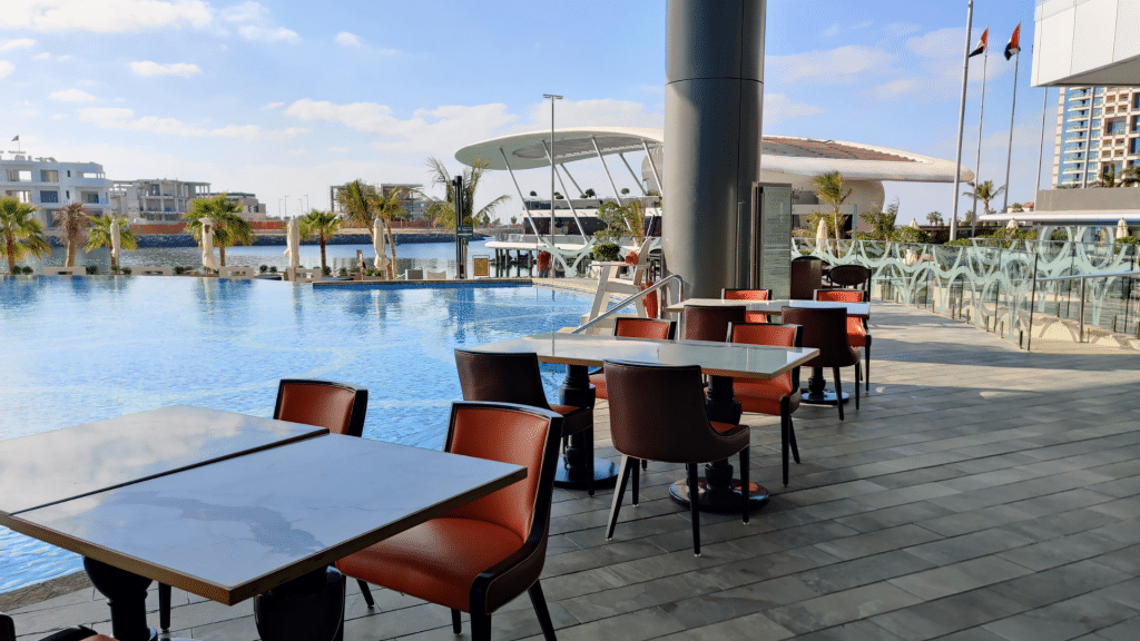 Außenbereich der Executive Lounge im Conrad Abu Dhabi Etihad Towers
