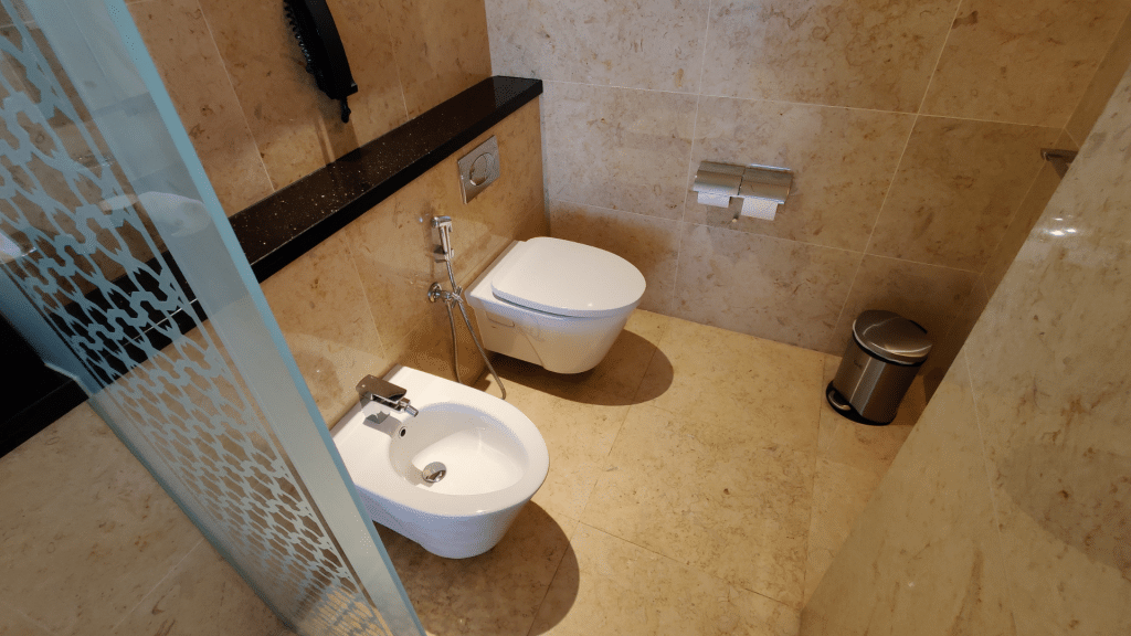 Conrad Dubai Toilette Und Bidet Im Badezimmer