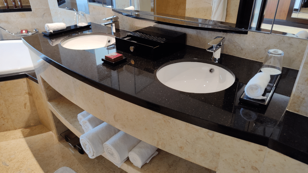 Conrad Dubai Waschtisch Im Badezimmer