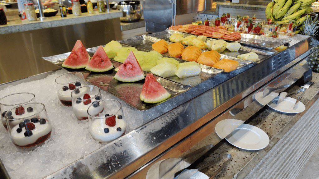 Conrad Dubai Frisches Obst Beim Frühstücksbuffet