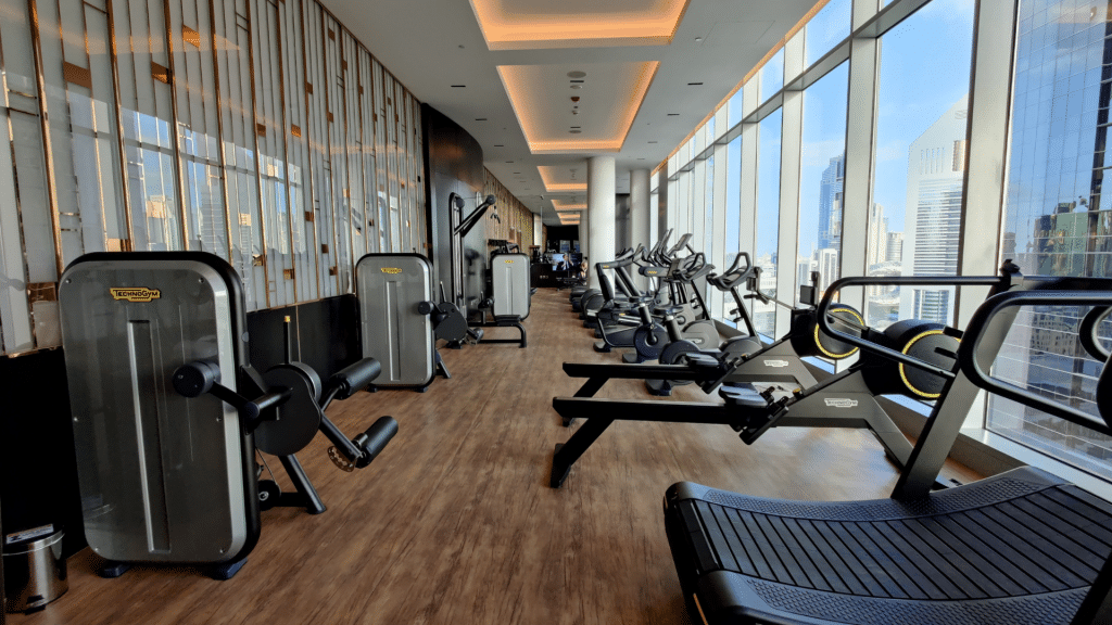 Fitnessraum im Waldorf Astoria Dubai DIFC 