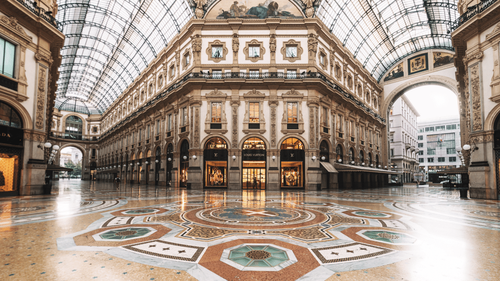 Galleria Vittorio Emanuele nella colonna di Milano