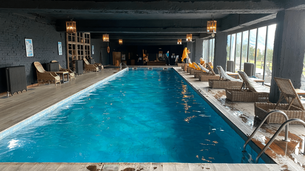  Pool im Rooms Hotel Kazbegi