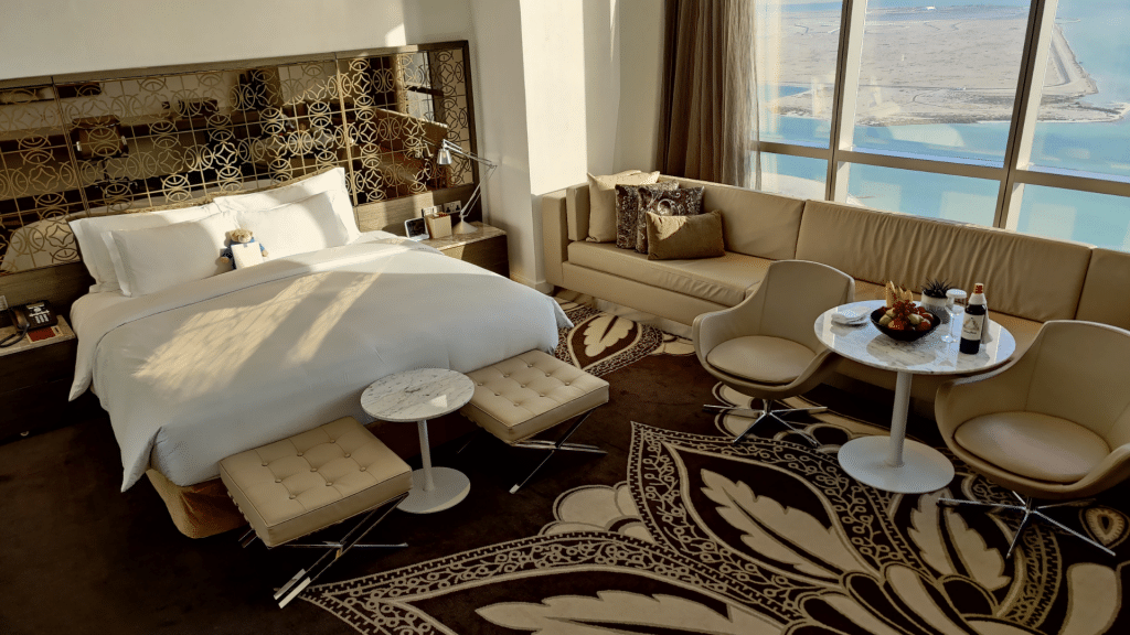 Junior Suite Mit Ausblick Auf Abu DhabiConrad Abu Dhabi Etihad Towers 