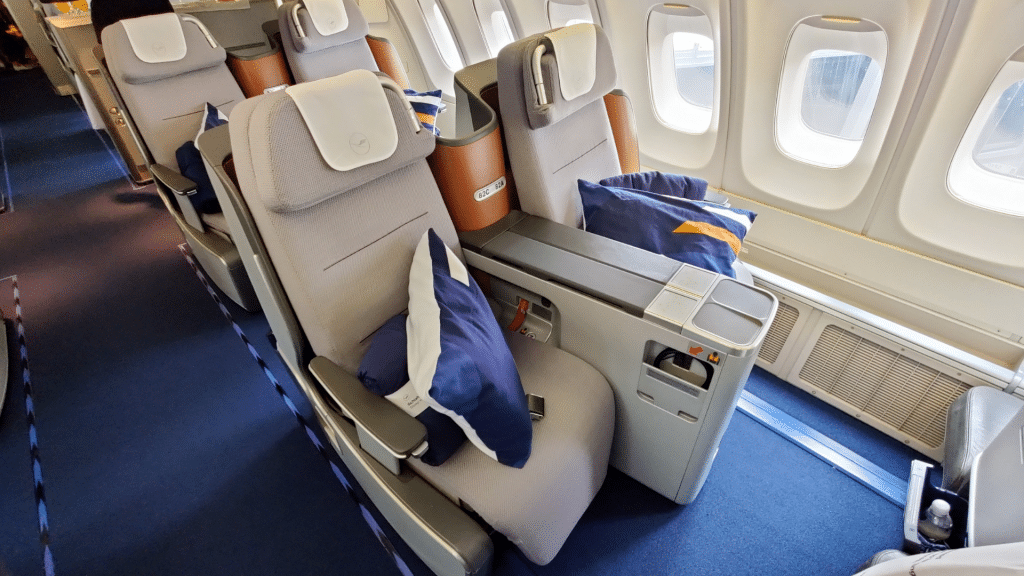 Sitzreihe in der Lufthansa Business Class Boeing 747 400
