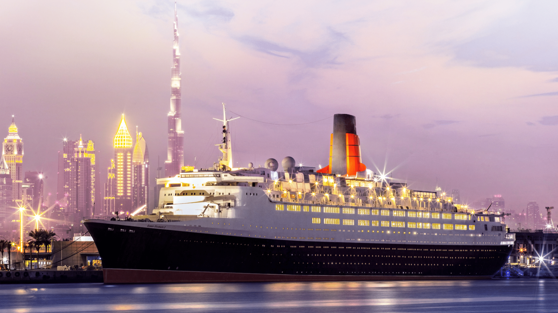 Queen Elizabeth Zwei, Hotel Dubai, Schiff