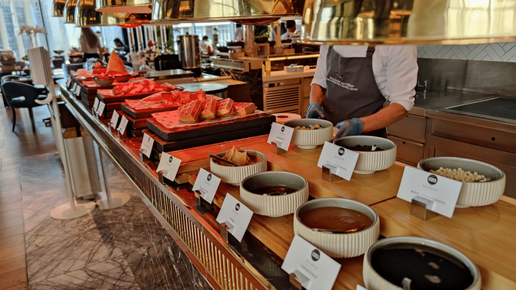 Sueßspeisen beim Fruehstuecksbuffet 