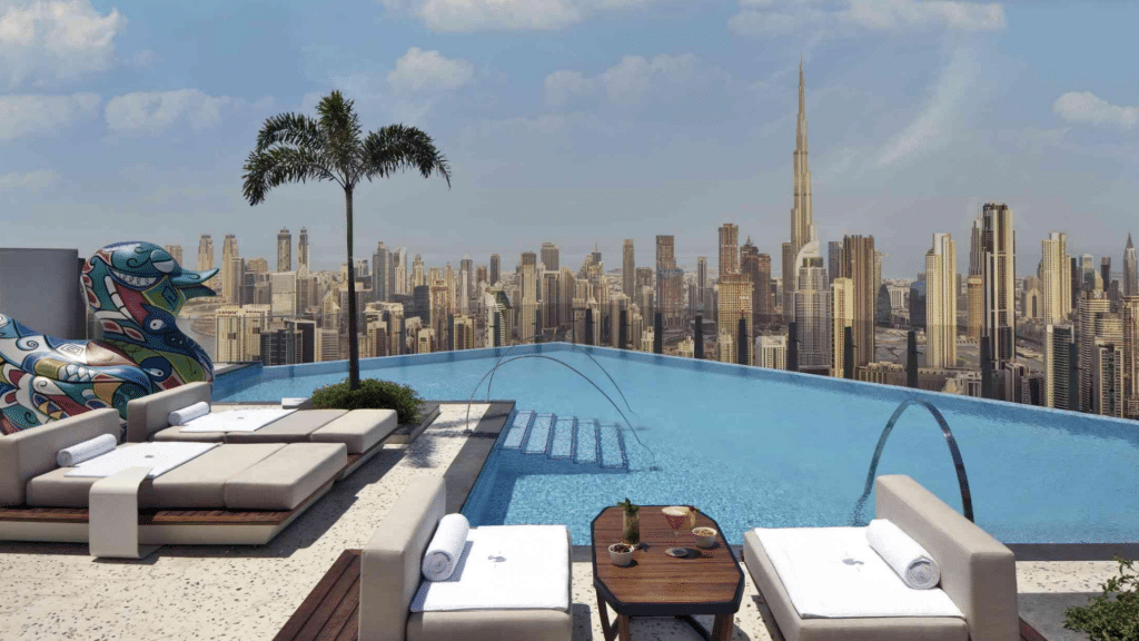 SLS Dubai Infinity Pool Dach