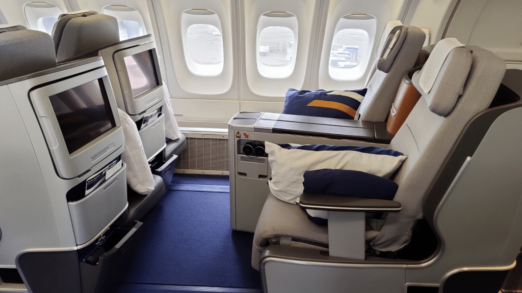 Sitzreihe In Der Lufthansa Business Class Boeing 747 400
