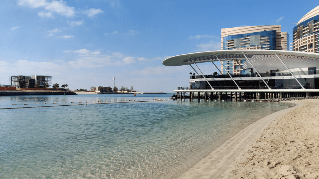 Strandabschnitt des Conrad Abu Dhabi Etihad Towers 