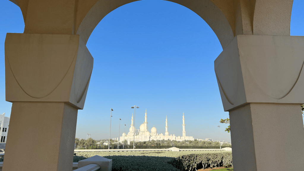 Ausblick auf die Moschee und den Garten 