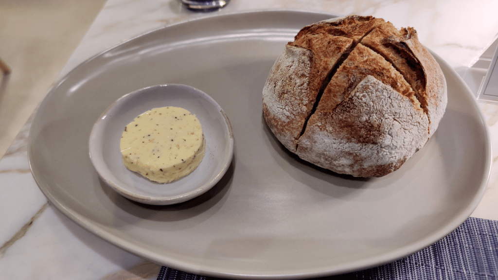 Brot zum Abendessen im St. Regis Dubai The Palm