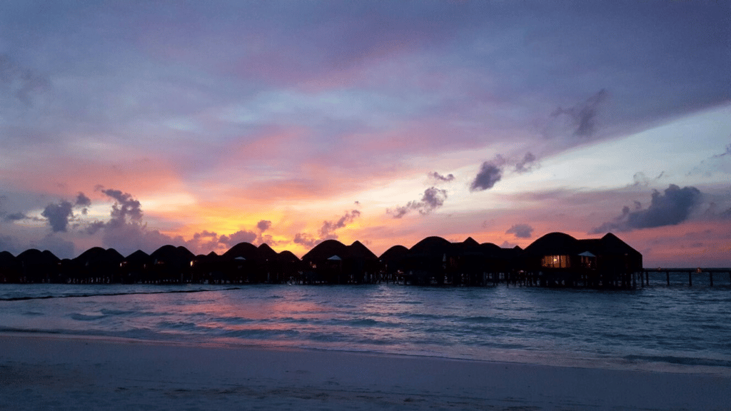 Constance Halaveli Malediven Sonnenuntergang
