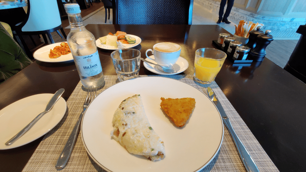 Eiweißomelette zum Fruehstueck im Habtoor Palace Dubai  