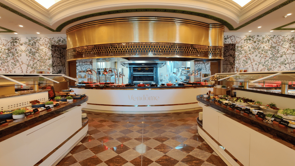 Fruehstuecksbuffet im Mandarin Oriental Emirates Palace Abu Dhabi 