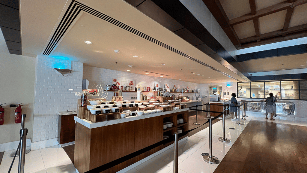 Fruehstuecksbuffet im Ritz Carlton Abu Dhabi Grand Canal