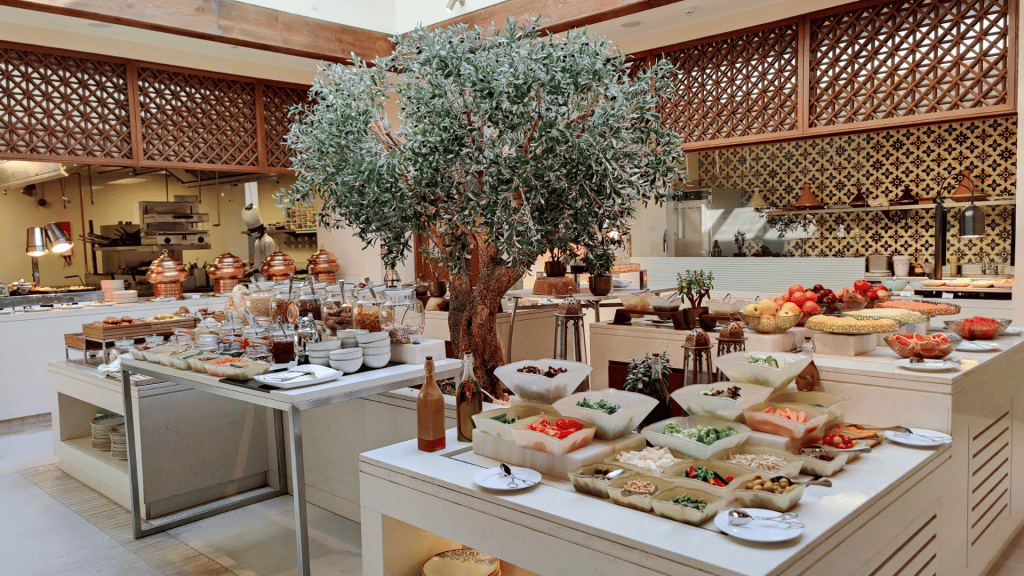 Fruehstuecksbuffet im Al Wathba Desert Resort 