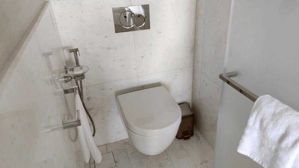 Toilette im Bad 
