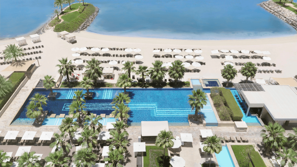 Fairmont Bab Al Bahr Pool Vogelperspektive
