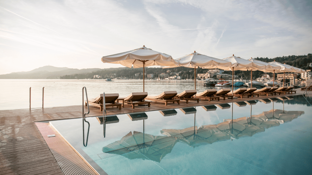 Falkensteiner Schlosshotel Velden Aussenpool