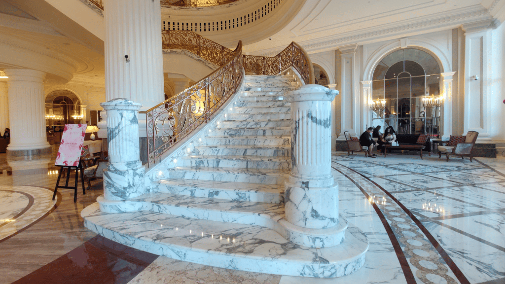 Große Treppe in der Lobby 