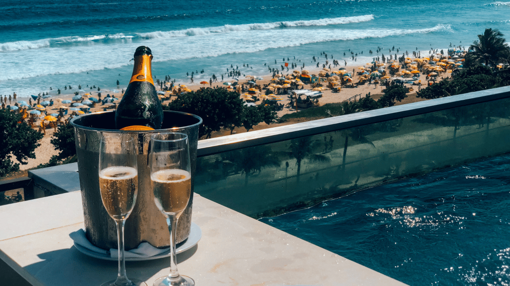 Rio De Janeiro Pool Champagner