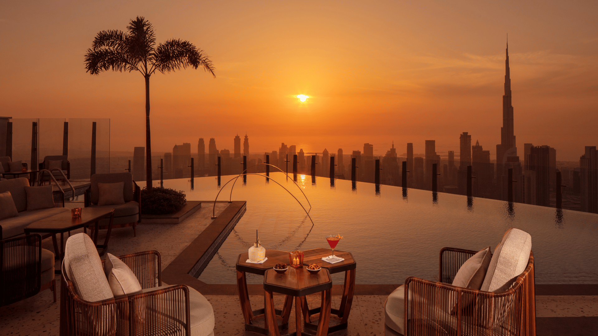 Sls Dubai Hotel And Residences Rooftop Pool Sonnenuntergang