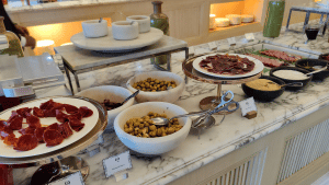 Verschiedene Speisen Beim Fruehstuecksbuffet Habtoor Palace Dubai 