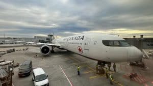 Air Canada Boeing 777 300ER (2)
