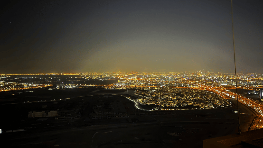 Aussicht vom Sky King Room im SLS Dubai bei Nacht