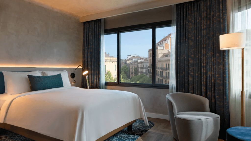 Renaissance Barcelona Hotel Queen Prestige Zimmer