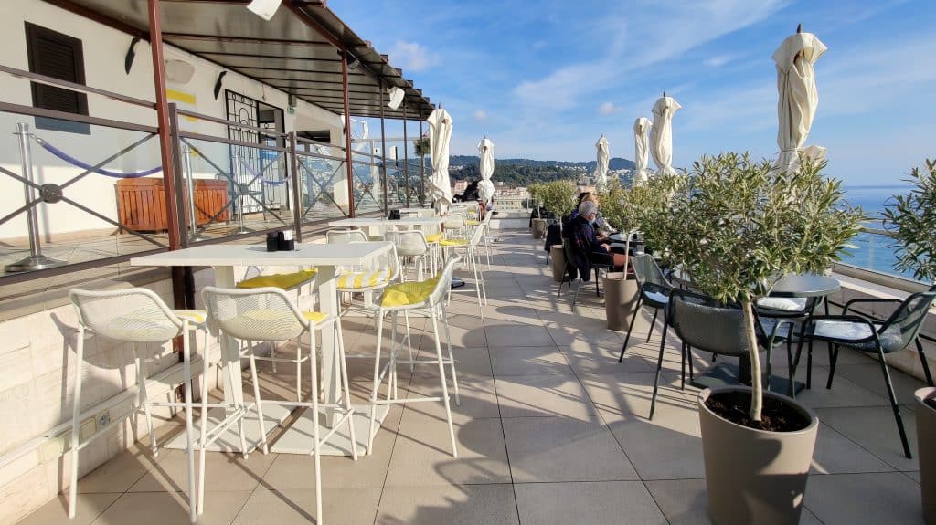 Restaurant auf der Dachterrasse im Le Meridien Nizza