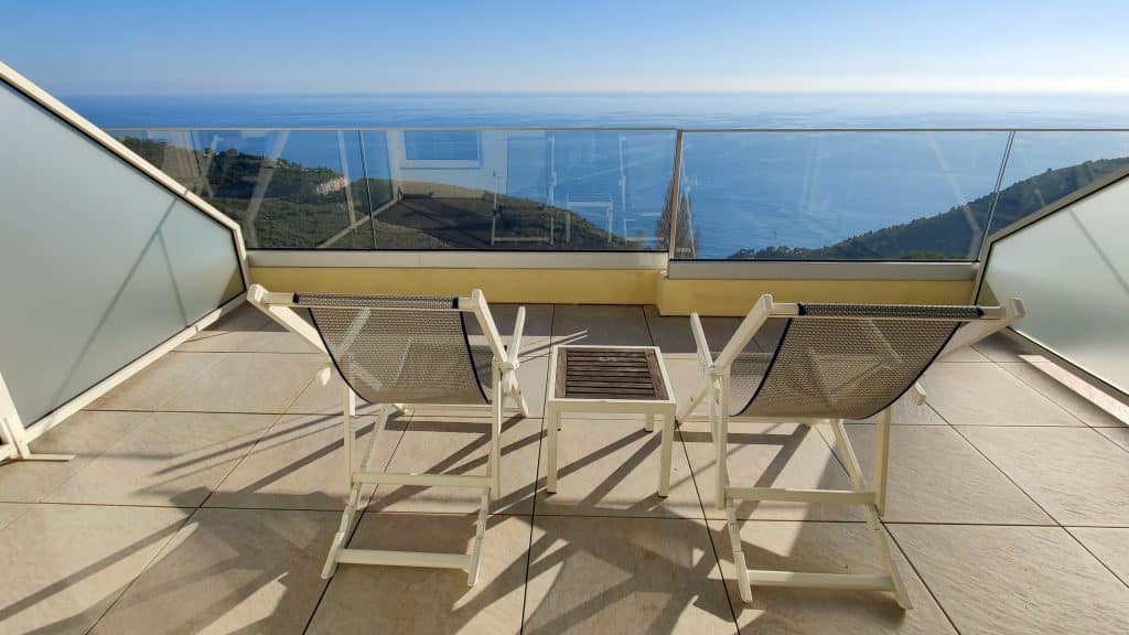 Terrasse im Komfortzimmer des Hotel Les Terrasses d’Eze 