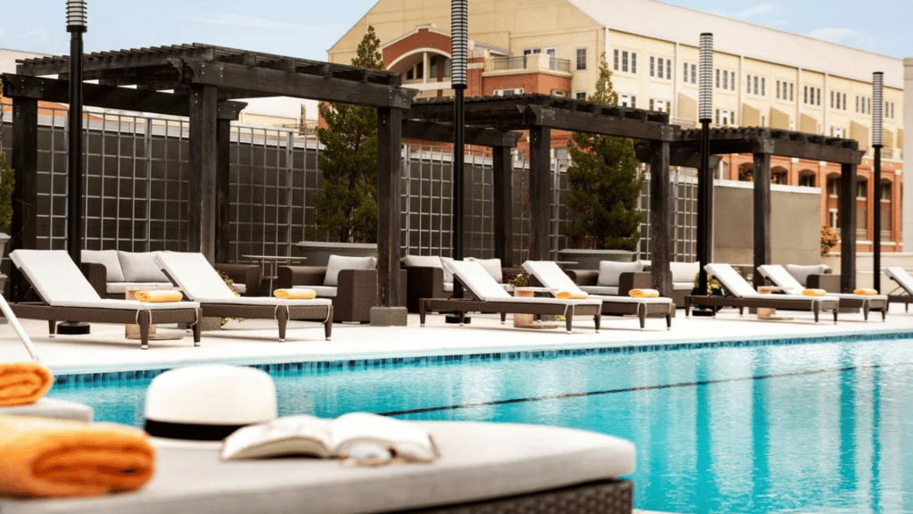 Atlanta Hotel Mit Pool