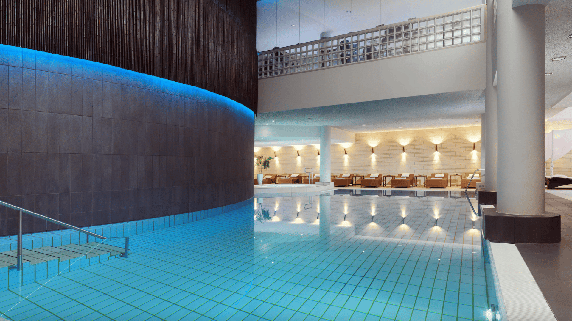 Indoorpool im Spa des Le Méridien Stuttgart