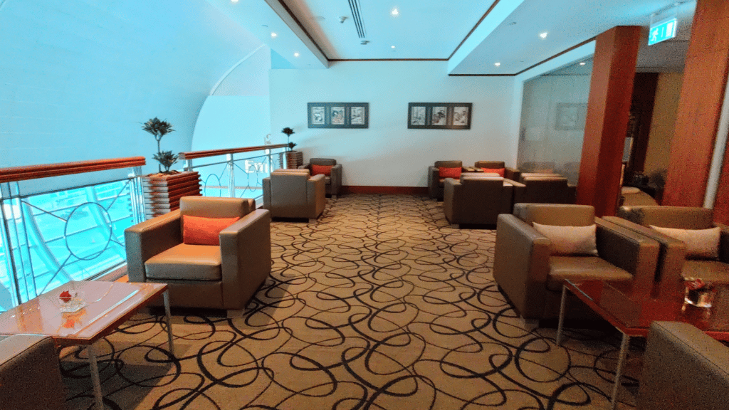 Oberes Stockwerk der Emirates First Class Lounge Dubai C