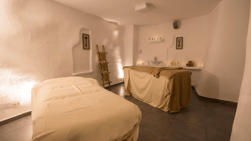 Santorini Secret Suites Spa