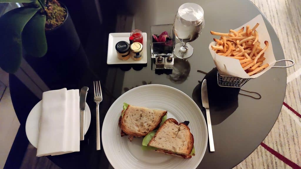 Abendessen vom Room Service im Mandarin Oriental New York
