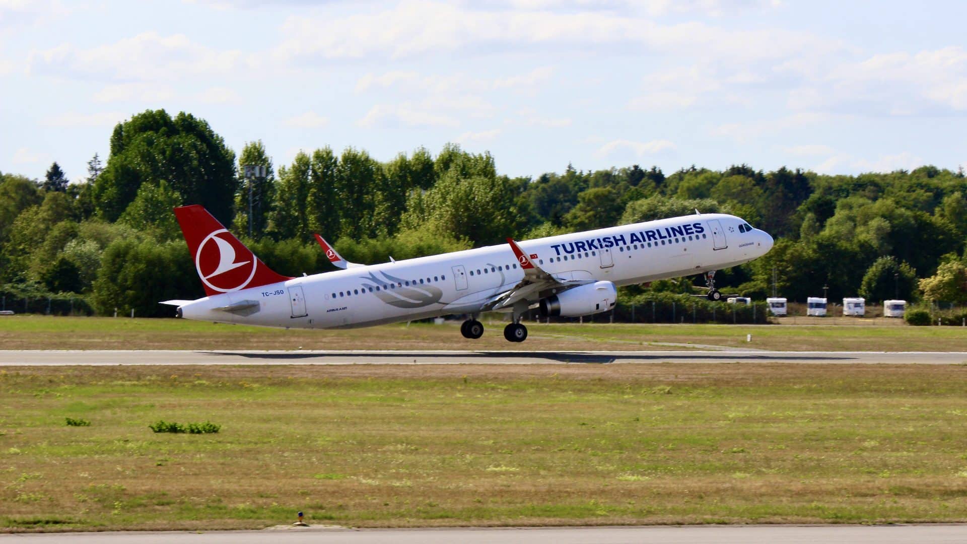 Turkish Airlines Airbus A321 Hamburg