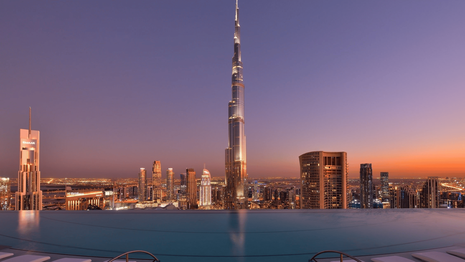 Address Dubai Sky View Infinity Pool Abends