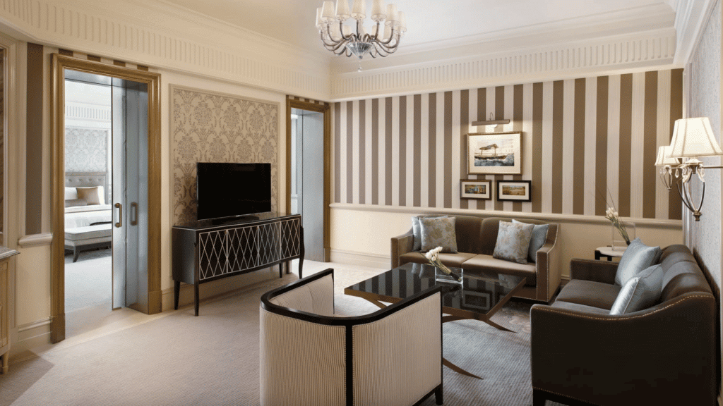 Habtoor Palace Dubai Hilton Diplomat Suite Wohnzimmer 1024x576