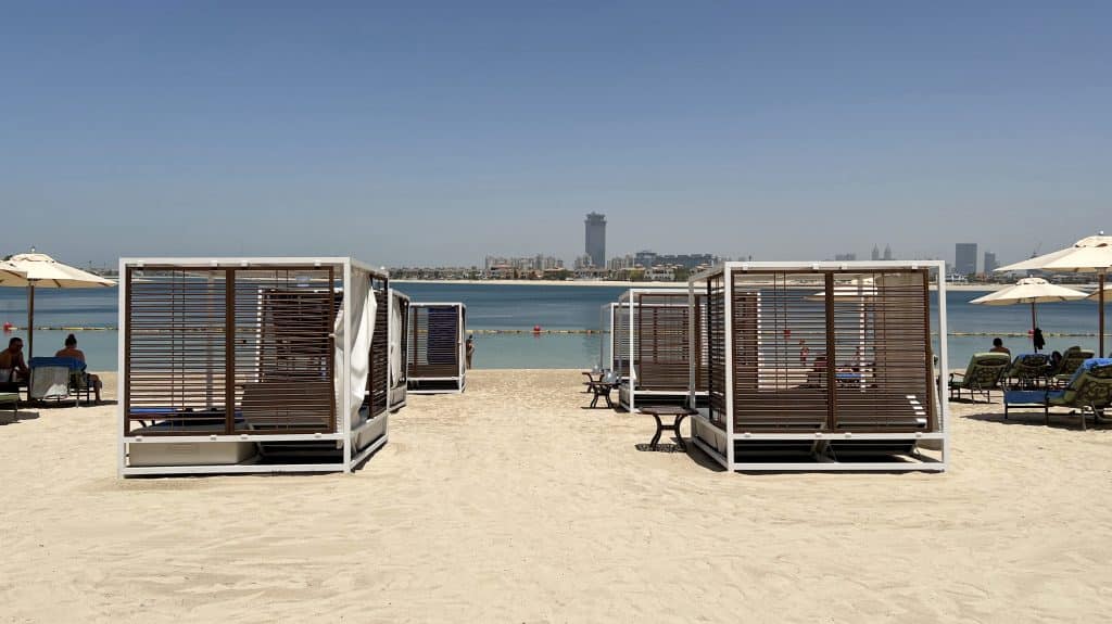 Raffles Dubai The Palm Strand Cabanas