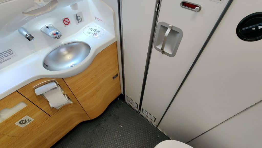 Swiss Business Class Airbus A330 Toilette
